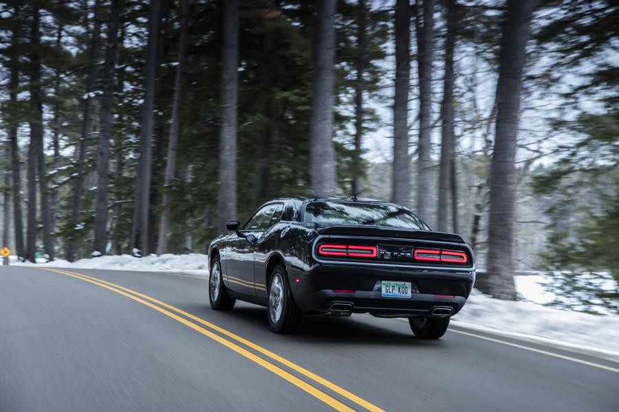  Dodge Challenger GT AWD 2016 года  (фото 8 из 33)